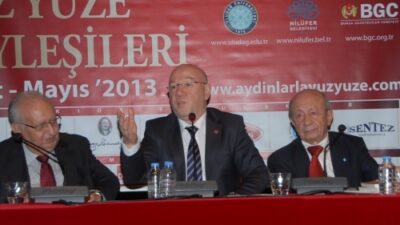 Yüz Yüze Söyleşileri'ne katılan Hikmet Sami Türk ile Hüsamettin Cindoruk