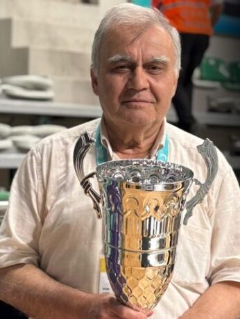 Bursa'nın usta gazetecilerinden, Bursa Gazeteciler Cemiyeti üyesi Engin Aksöz yaşamını