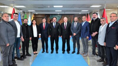 Bursa Gazeteciler Cemiyeti Başkanı Nuri Kolaylı ve Yönetim Kurulu üyeleri,